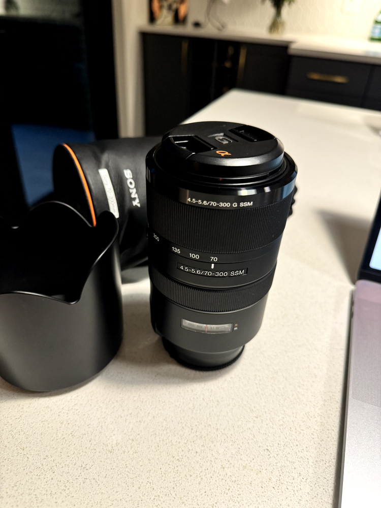 Sony G-Series 70-300mm f/4.5-5.6 SSM G Lens (MINT)
