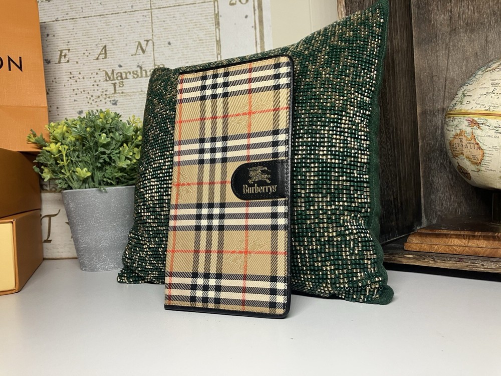 Gorgeous Burberry Nova Check Wallet/Checkbook/Notebook Cover