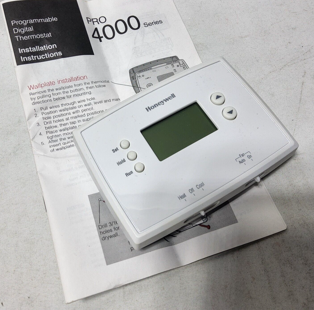 Honeywell 5-2 Day Programmable Thermostat RTH221b1039 opened not tested no box