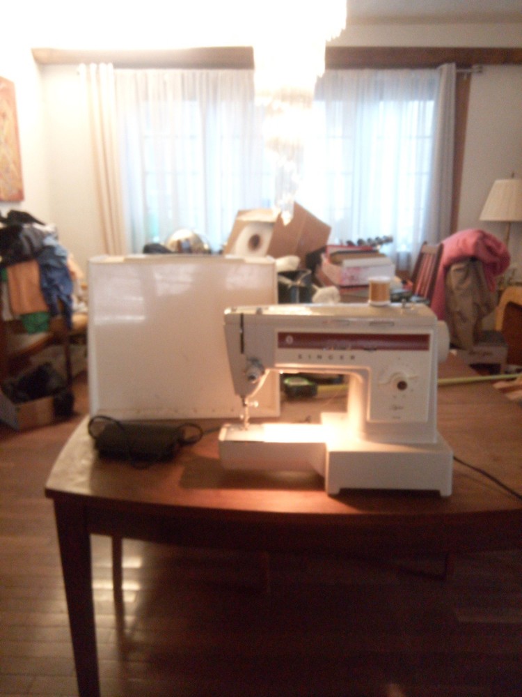 Singer 621B Sewing Machine With Foot Pedal And Cover