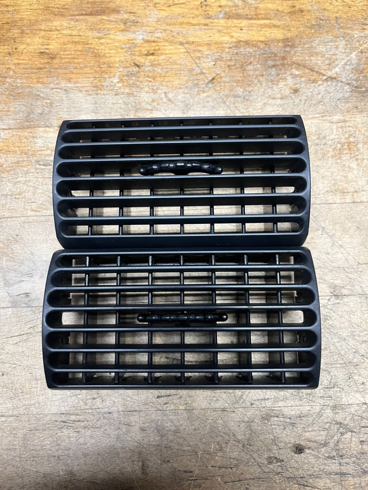 94-04 MUSTANG GT CENTER DRIVER PASSENGER SIDE A/C VENTS BLACK OEM PAIR