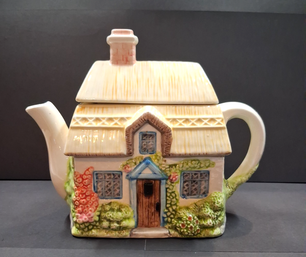 Vintage Collectible Spring Cottage Tea Pot Made In The Phillipines