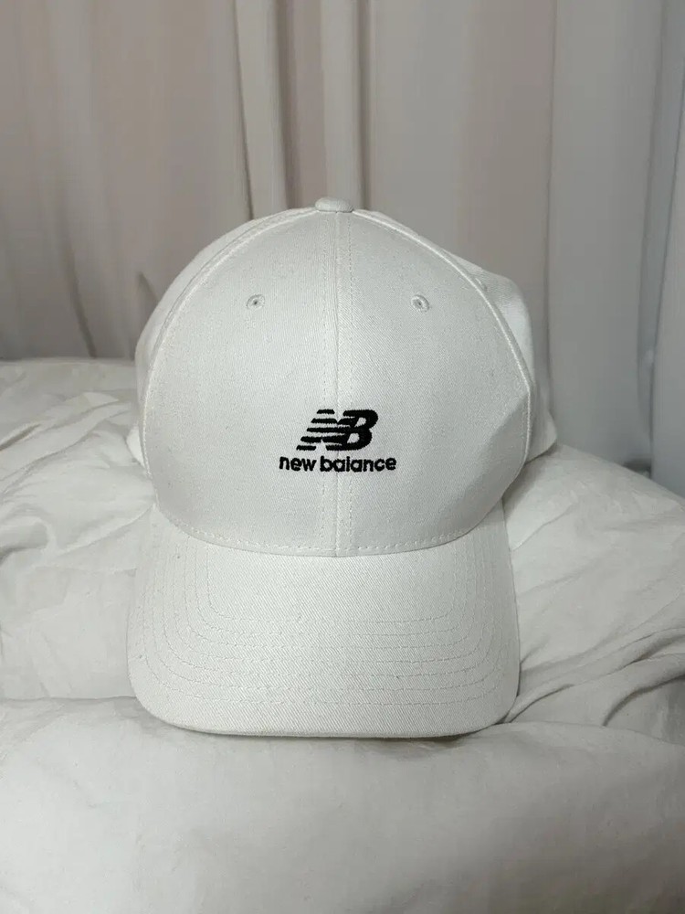 NEW BALANCE BALL CAP WHITE
