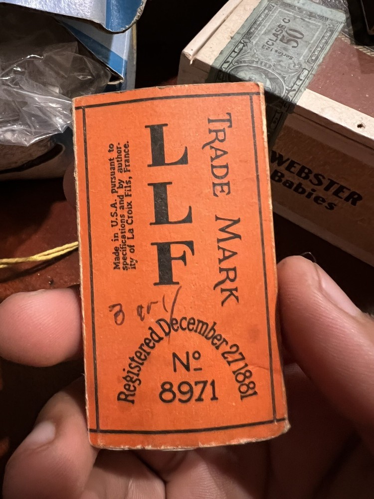 Vintage Cigarette Rolling Papers - RIZ LA+. 1881