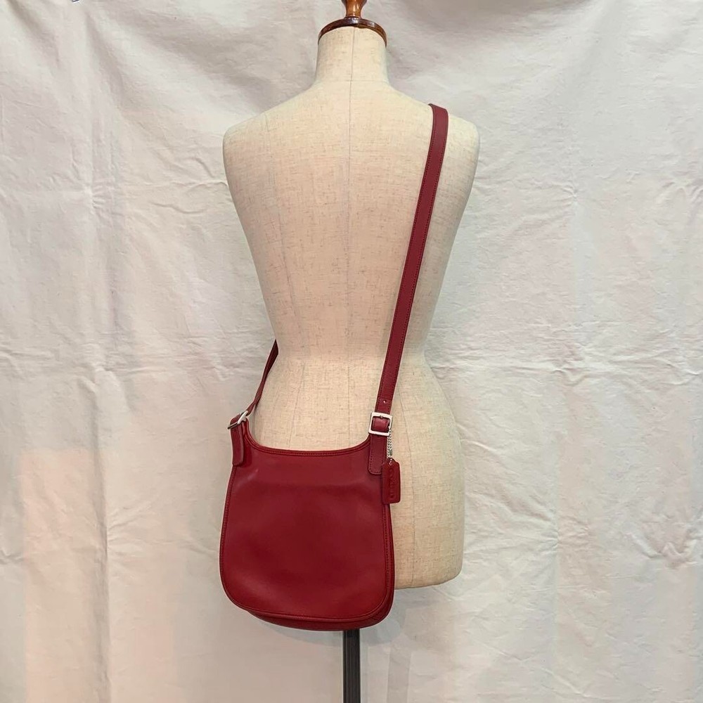 Vintage Coach Red Glove-Tanned Leather Shoulder Bag USA Made Women's Pre-Owned Accessory