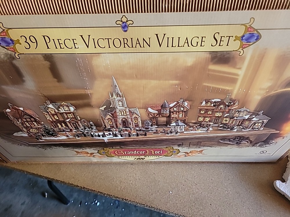 Grandeur Noel Victorian Village 1999  Original Box