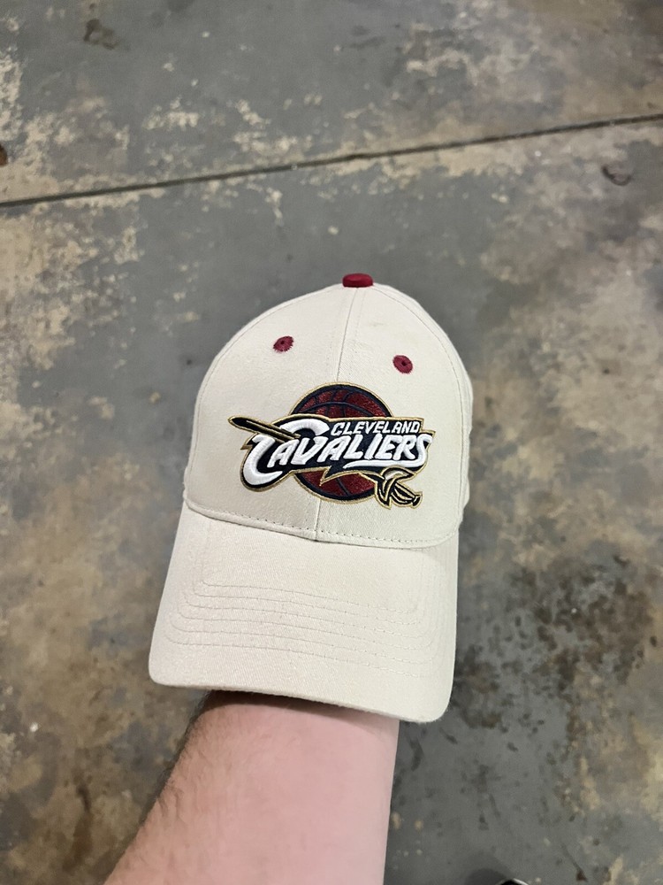 Vintage Cream Cleveland Cavilers NBA Snap Back Hat