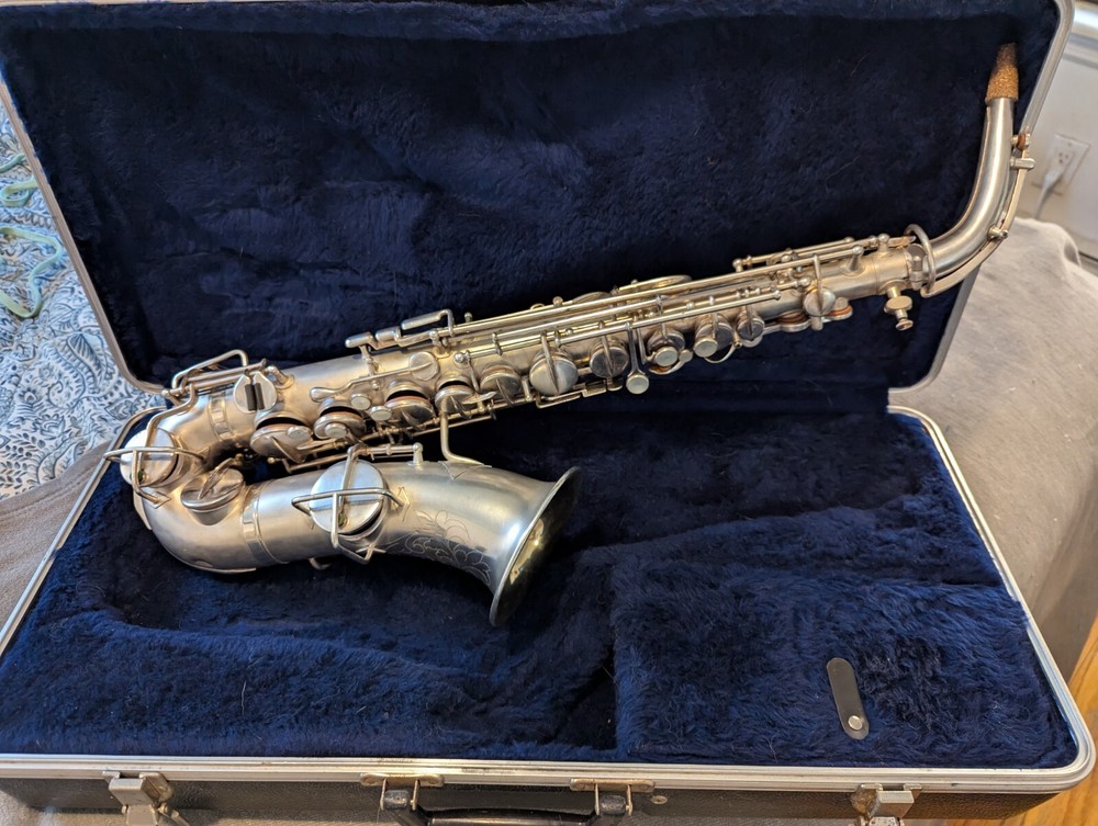 Vintage Martin Alto Saxophone - good condition w new pads plays fine