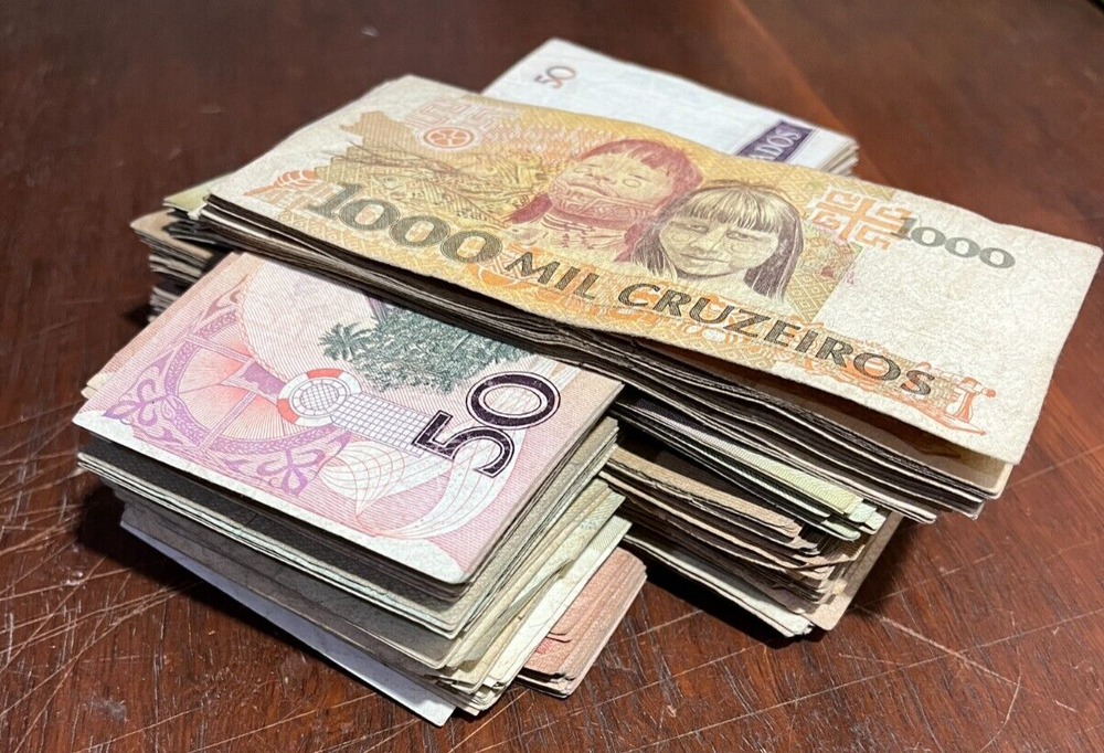 Lot 200 Paper Money Banknote Brazil  - LT1