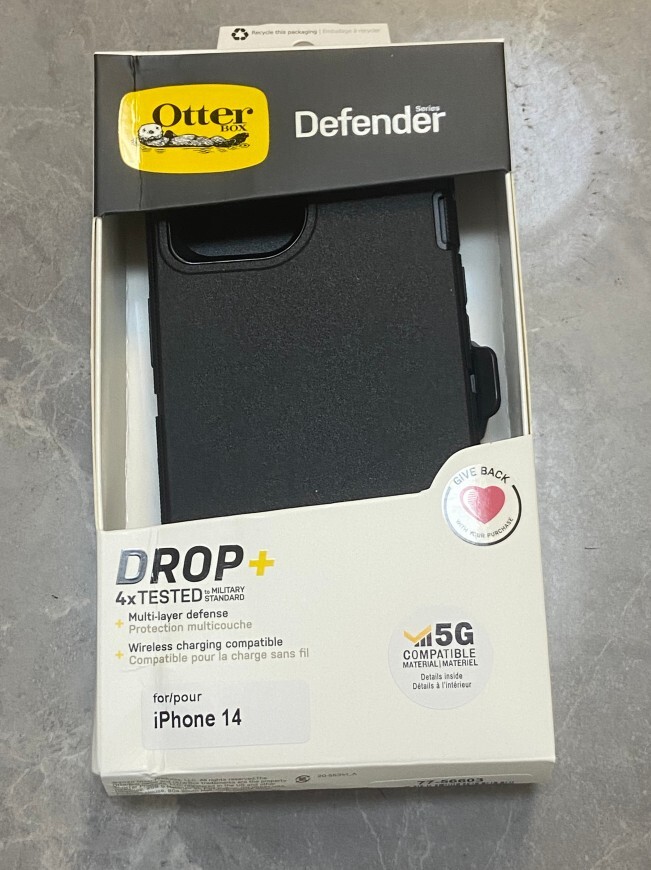 New OtterBox Defender Series Case With Holster for iPhone 14 / 13 (6.1