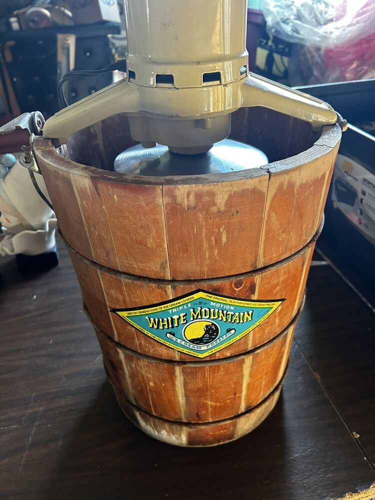 White Mountain 6 Qt Electric Ice Cream Freezer  Mod F69206 Pine Wood, Well USED