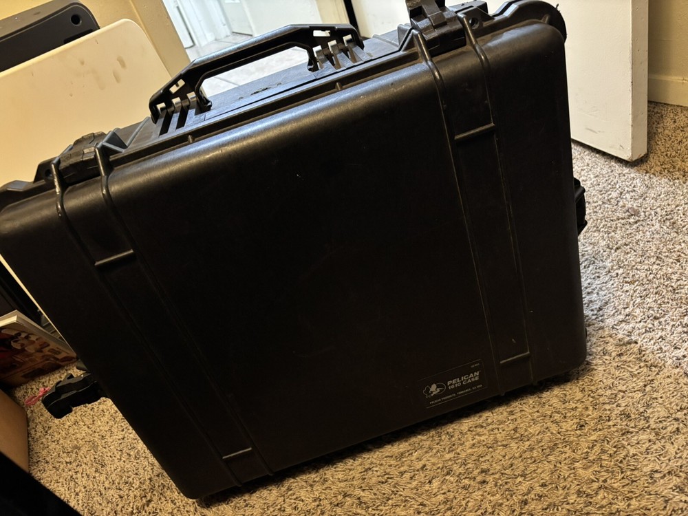 Pelican 1610 Hard Case, New Foam , Locks, Case Organizer And Silica Crystals