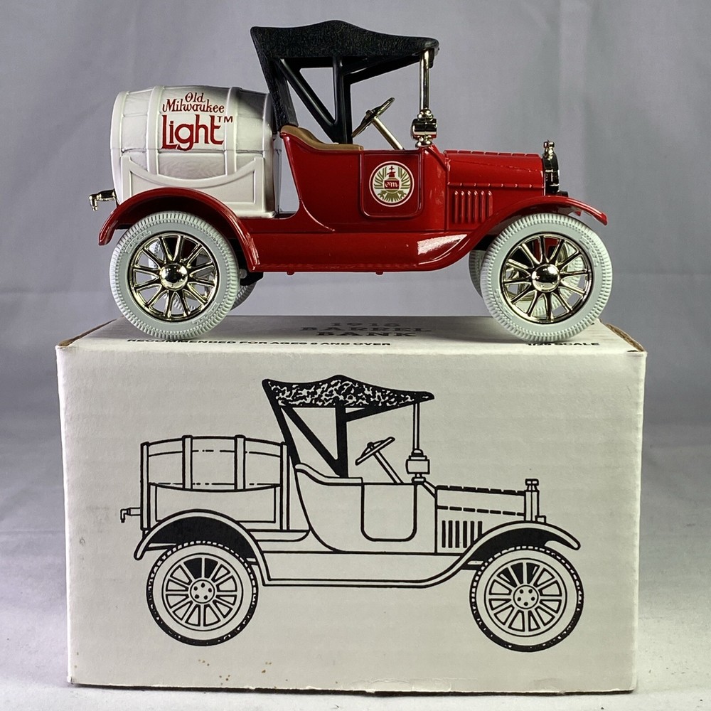 ERTL 1918 Old Milwaukee Light Ford Model T Runabout Beer Barrel Truck Bank USA