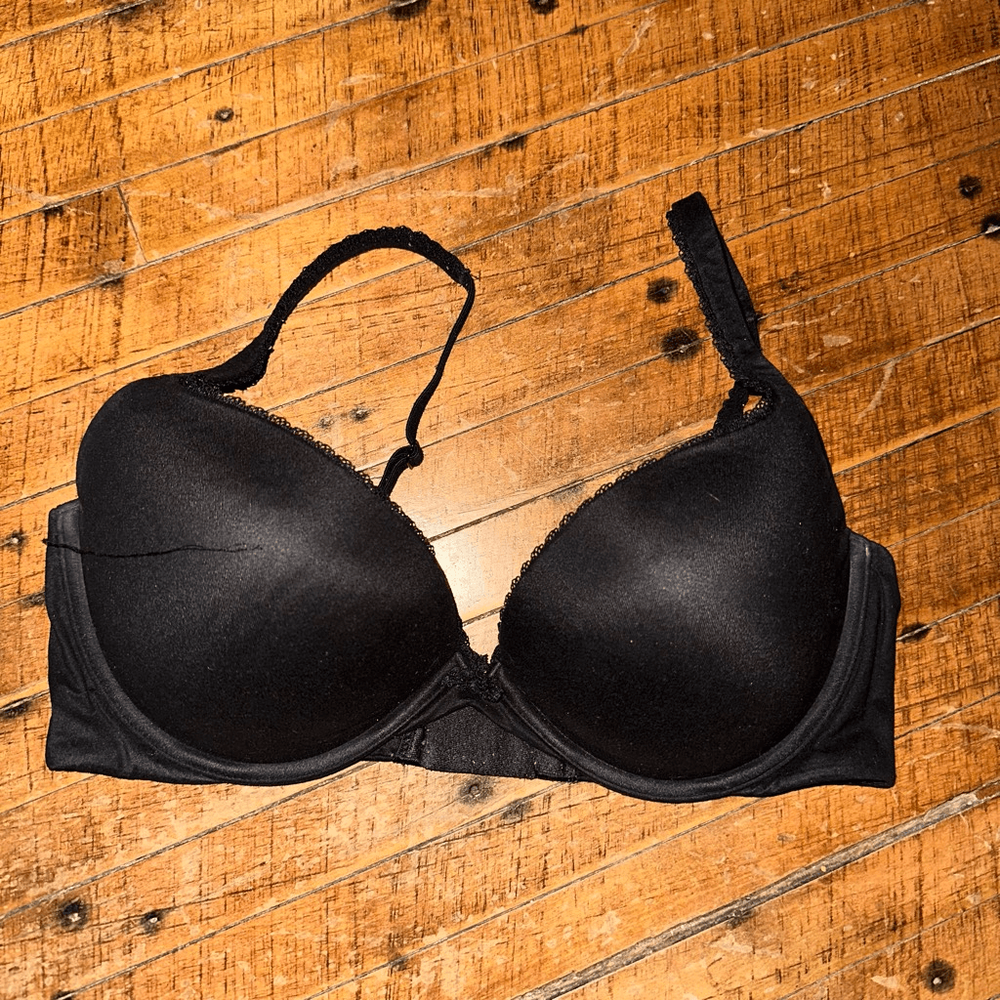 Victoria’s Secret Body soft black push-up 36D bra