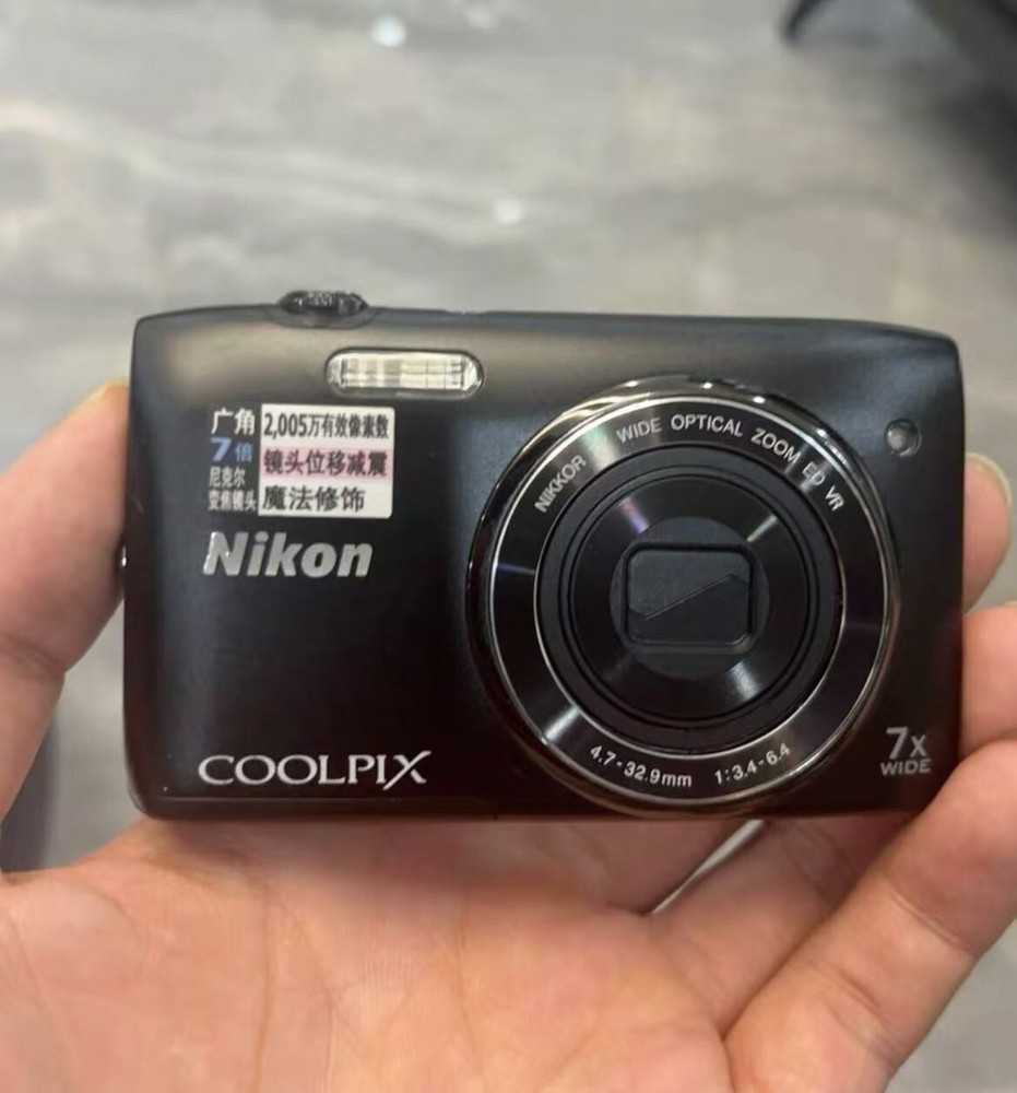 Nikon COOLPIX S3500 20.1MP 7x Zoom Digital Camera in Black or Pink