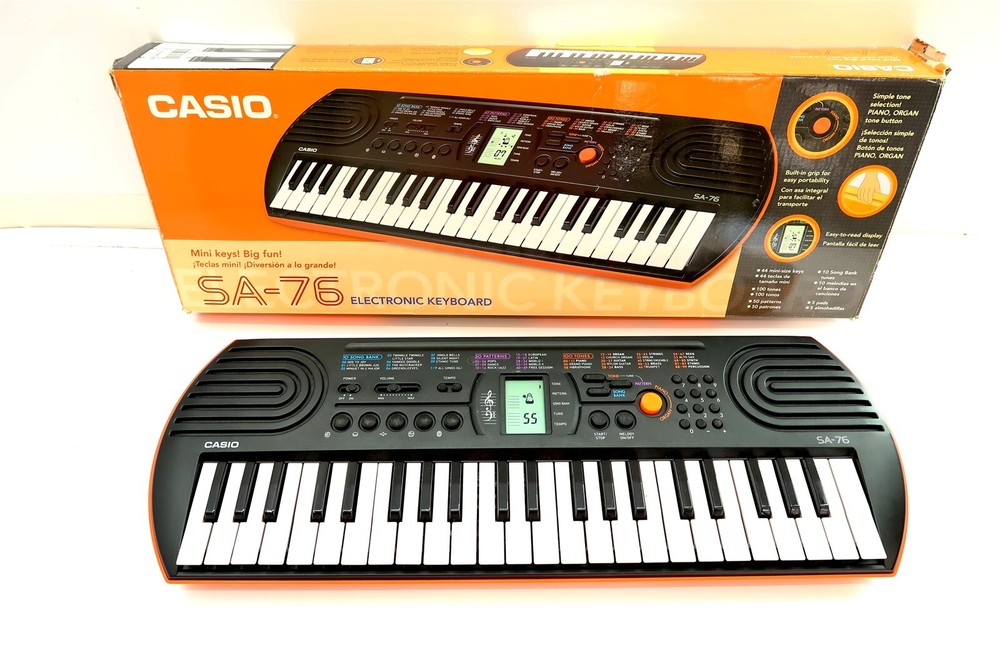 CASIO SA-76 Electronic Keyboard with Original Box / 44 Mini Sized Keys EXCELLENT