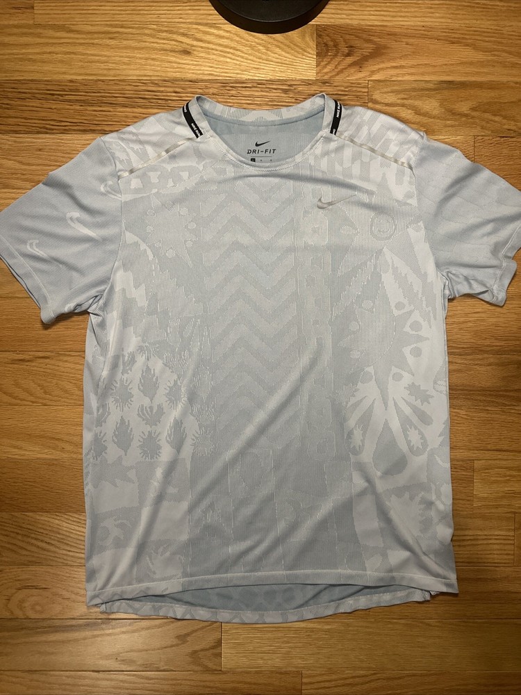 Nike Dri-Fit TechKnit Wild Run Shirt Men’s Large Gray Lightweight Logo Pattern