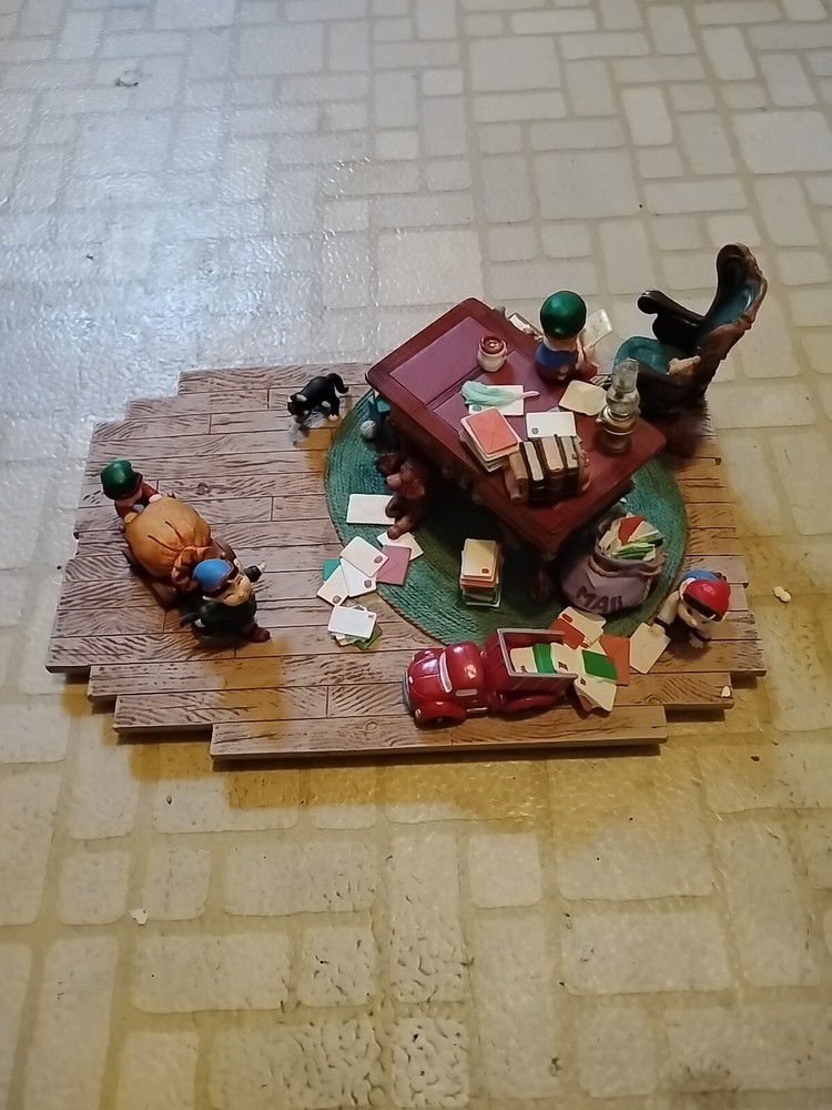 2001 Hallmark Keepsake Santa's Desk Studio Limited Edition Collector Set with Bonus