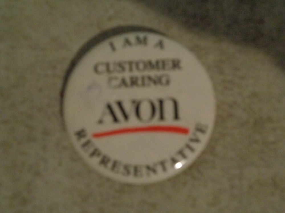 VINTAGE CUSTOMER CARING AVON REPRESENTATIVE 2.25 INCH PIN BACK BUTTON **-image