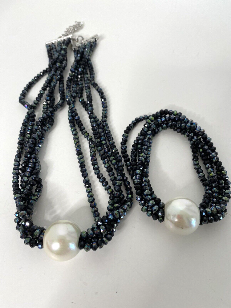 black beaded with one big pearl necklace and bracelet