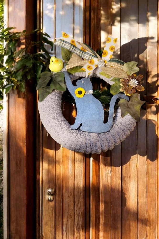 10-Inch Reaching Cat Wreath with Bird and Sunflower Accents