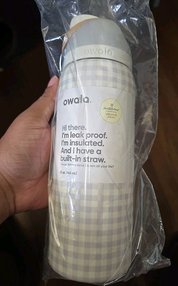 Owala 32oz Insulated FreeSip Water Bottle in Picnic Perfection Design