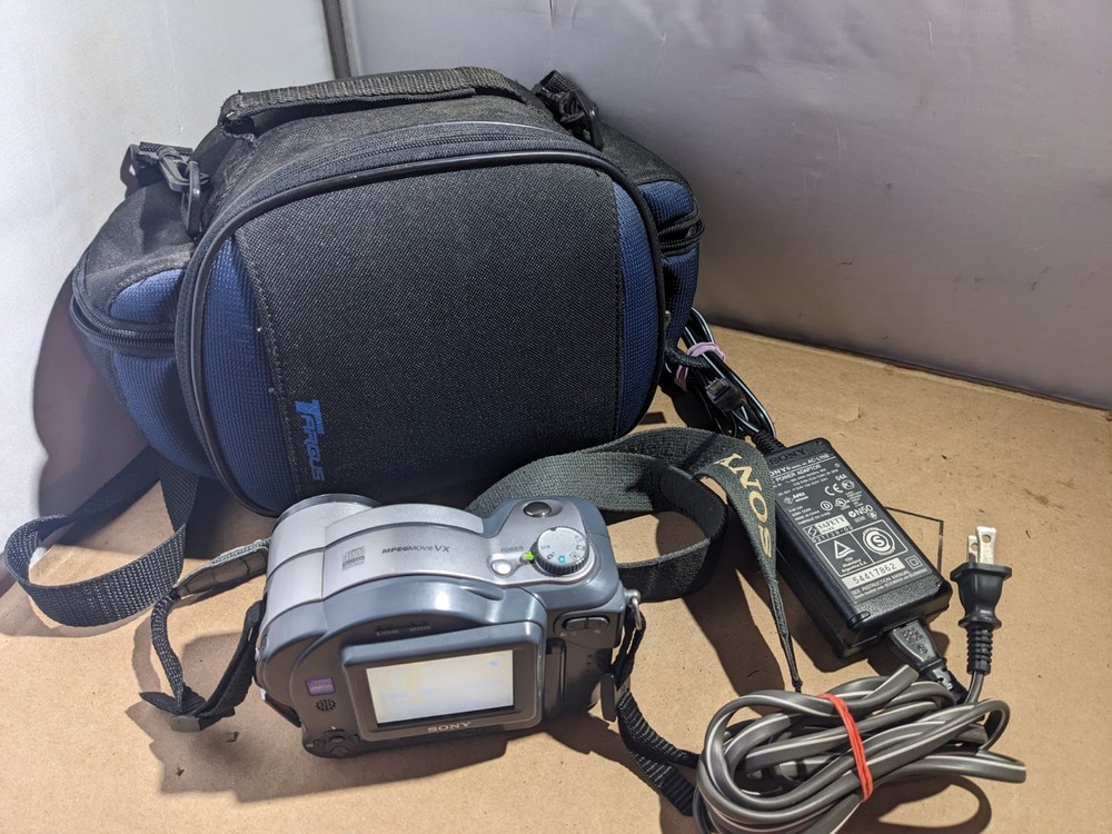 Sony MVC-CD350 Digital Camera with Charger & Carry Bag - Tested & Working