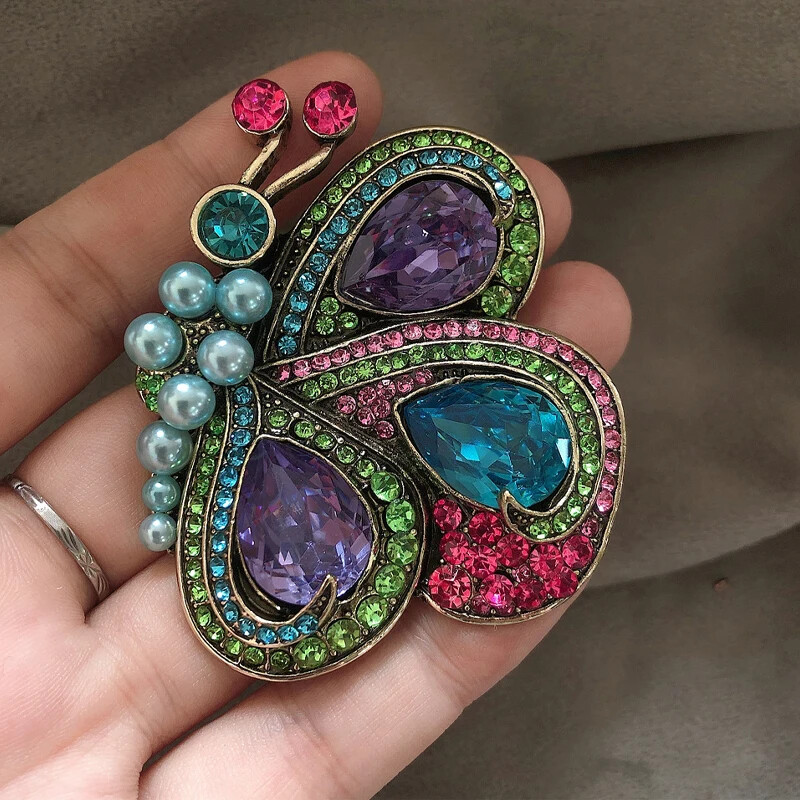 Woman Classic Rhinestone Pearl Butterfly Brooch Jewelry Banquet Accessories