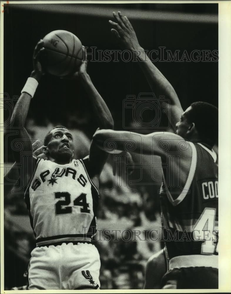 1986 Press Photo Johnny Dawkins, San Antonio Spurs Basketball Player at Game