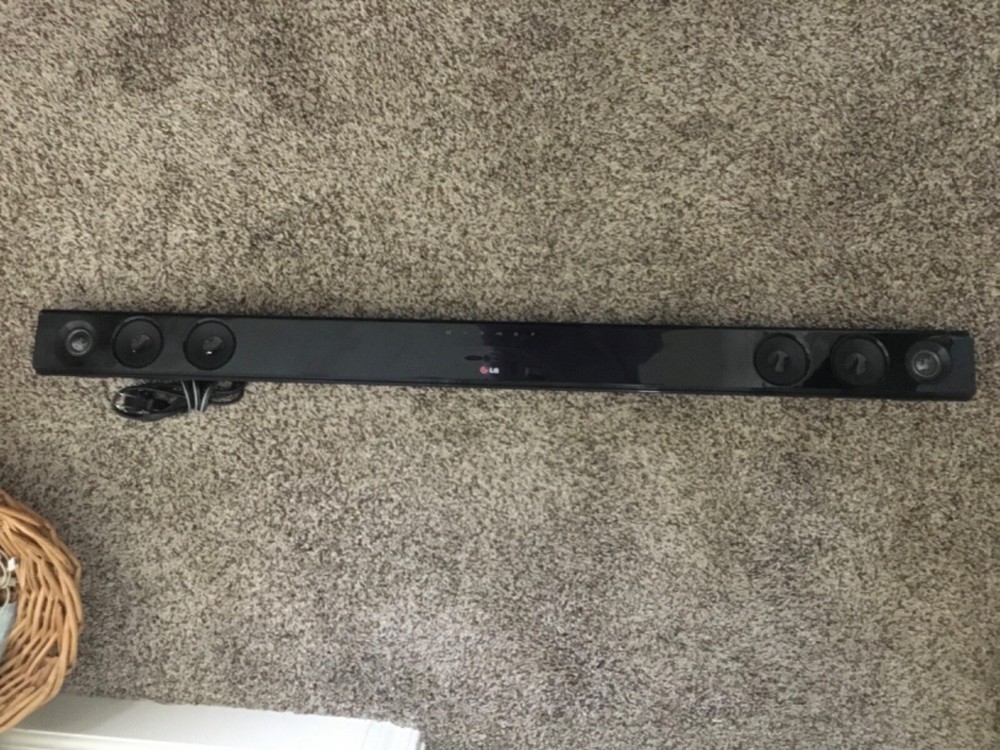 Surround sound bar, Subwoofer and remote control. Lot of 3. LG