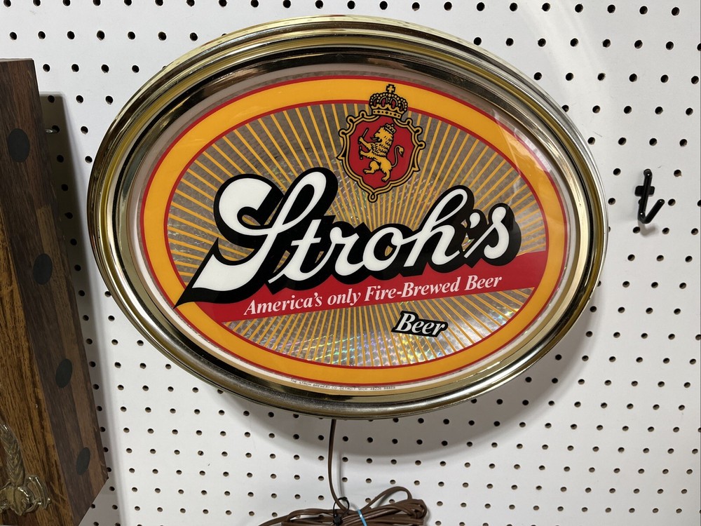 Vintage Stroh's Electric Lighted Beer Oval 88868 Bar Decor for Man Cave