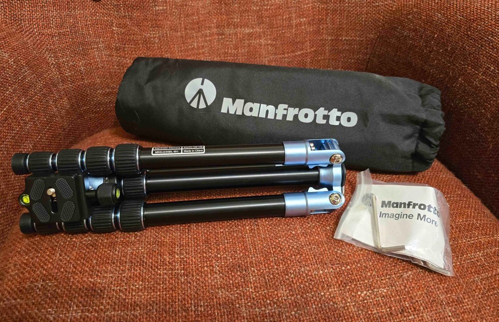 Manfrotto Element MKELES5BL-BH Small Aluminum Traveler Tripod (Blue)