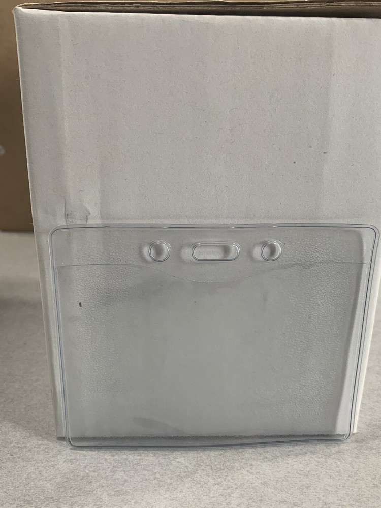HORIZONTAL CLEAR VINYL ID BADGE HOLDER SIZE 3