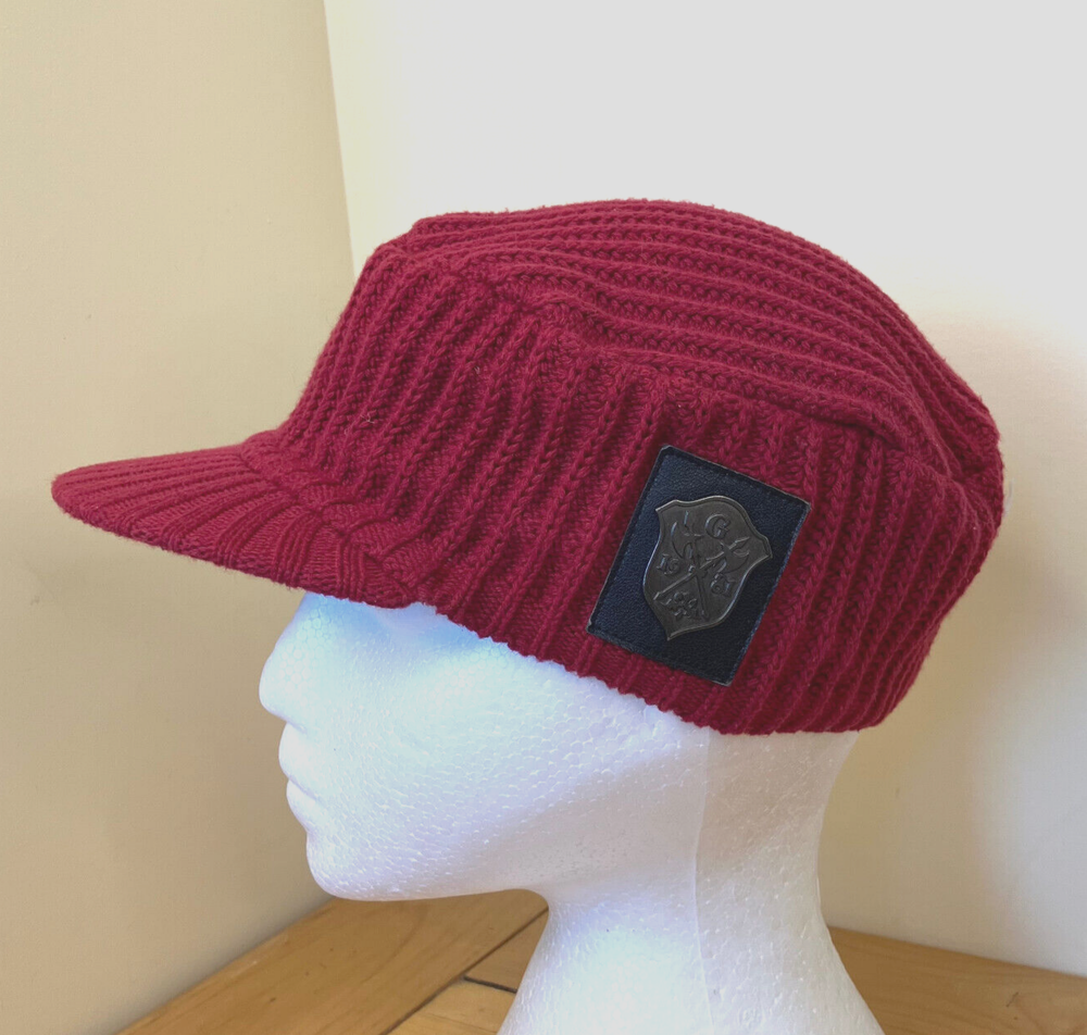 Guess Cadet Cap Red Knit Beanie Hat w/ Brim NWT Vtg Y2K Metal Logo Patch