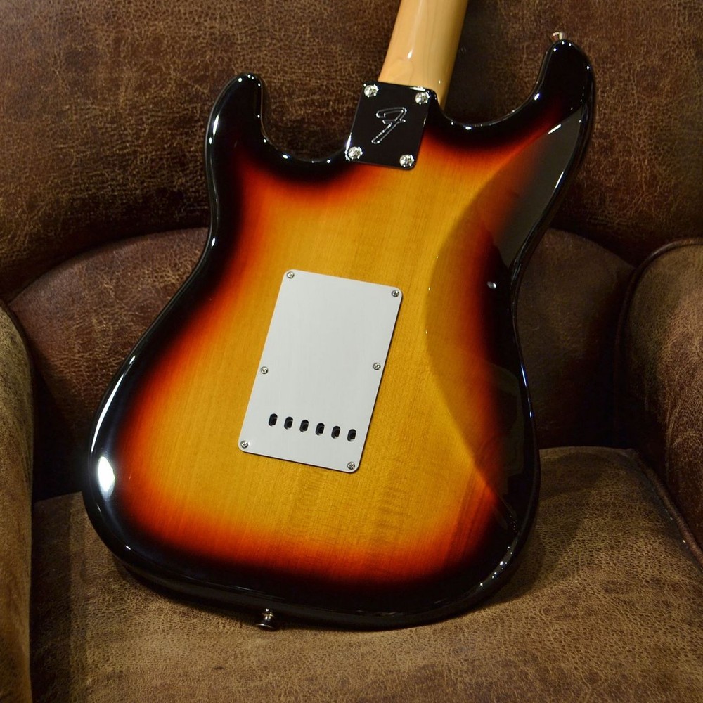 Fender Made in Japan Traditional Late 60s Stratocaster Rosewood Fingerboard 3