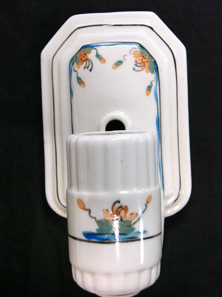 MUST SEE **** VINTAGE PORCELAIN WALL SCONCE LIGHT FIXTURE     tub 17