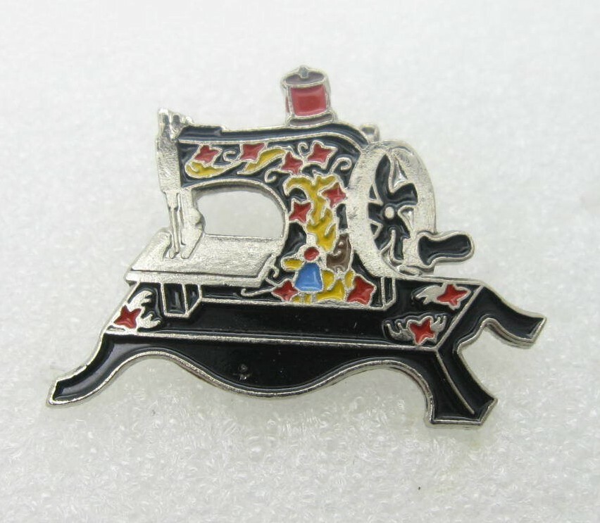 Sewing Machine Lapel Pin (A910)
