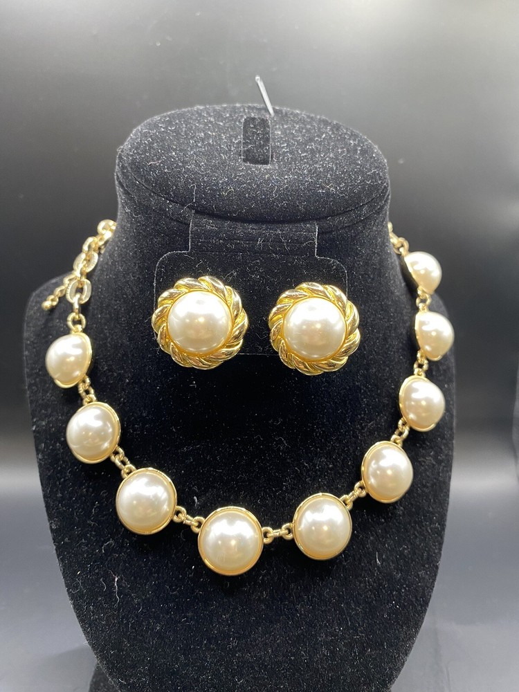 Erika Lyons Fashion Necklace & Post Earrings Lobster Clasp Adjustable Gold Tone