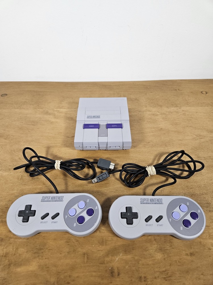 SNES Super Nintendo Classic Mini Edition OEM Genuine With 2 Controllers No Wires