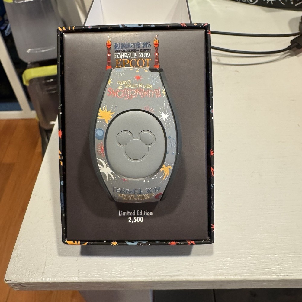 Disney Parks Illuminations Farewell 2019 EPCOT World Showcase LE2500 Magicband 2