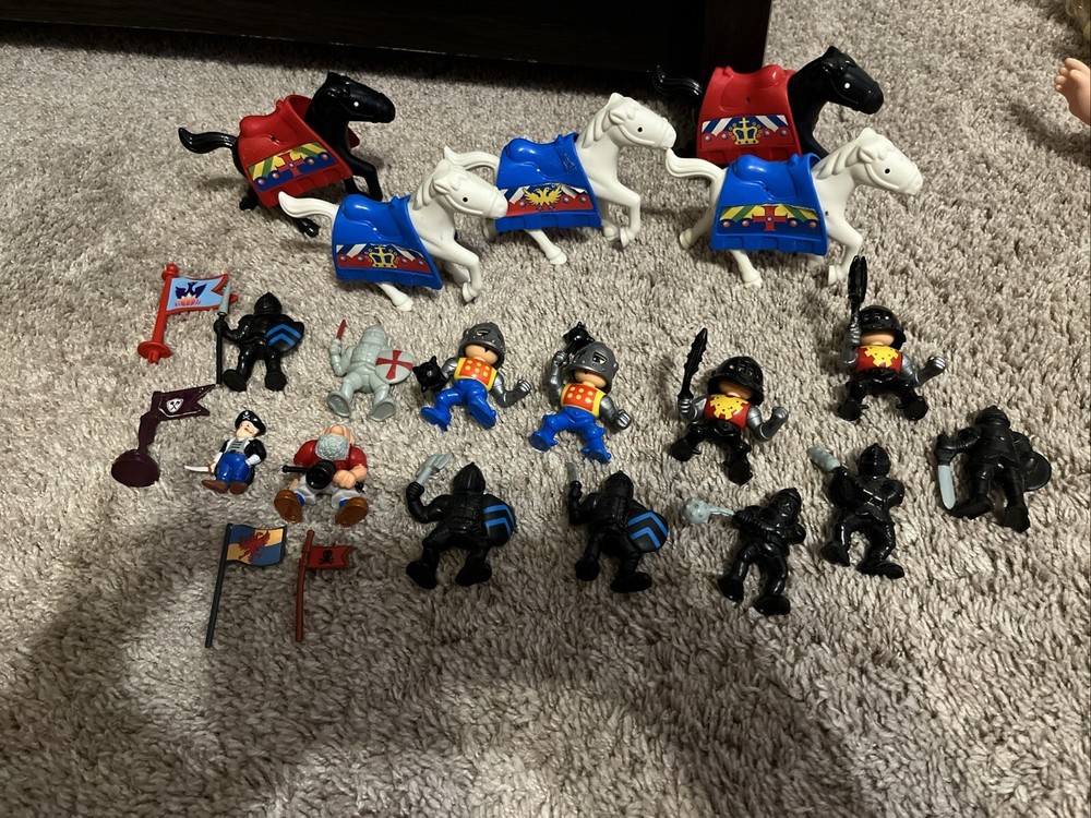 1996 Lil Playmates Medieval Castle Horses & Action Figures Vintage Lot