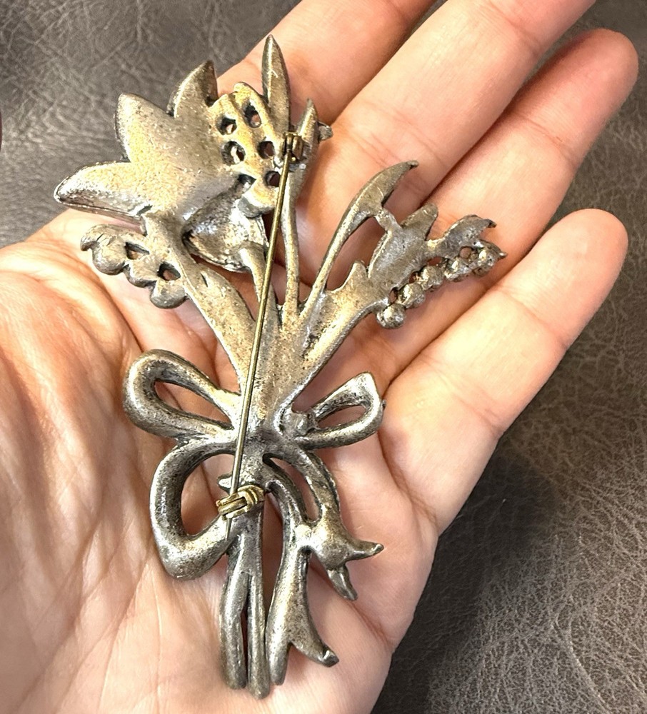 s255 Vintage Luxury Large Brooch by Coro Flower Silver Tone Green Crystals 1930s