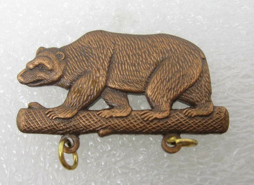 Badgers Walking Lapel Pin (B145)