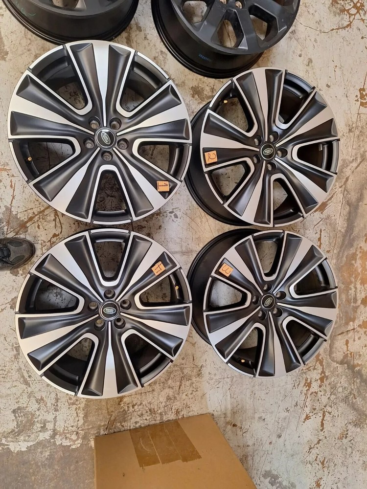 2022-2025 Land Rover Range Rover  22