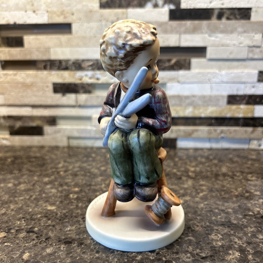 Goebel Hummel TMK5 Little Tailor 5.75 Inch Porcelain Figurine 1972