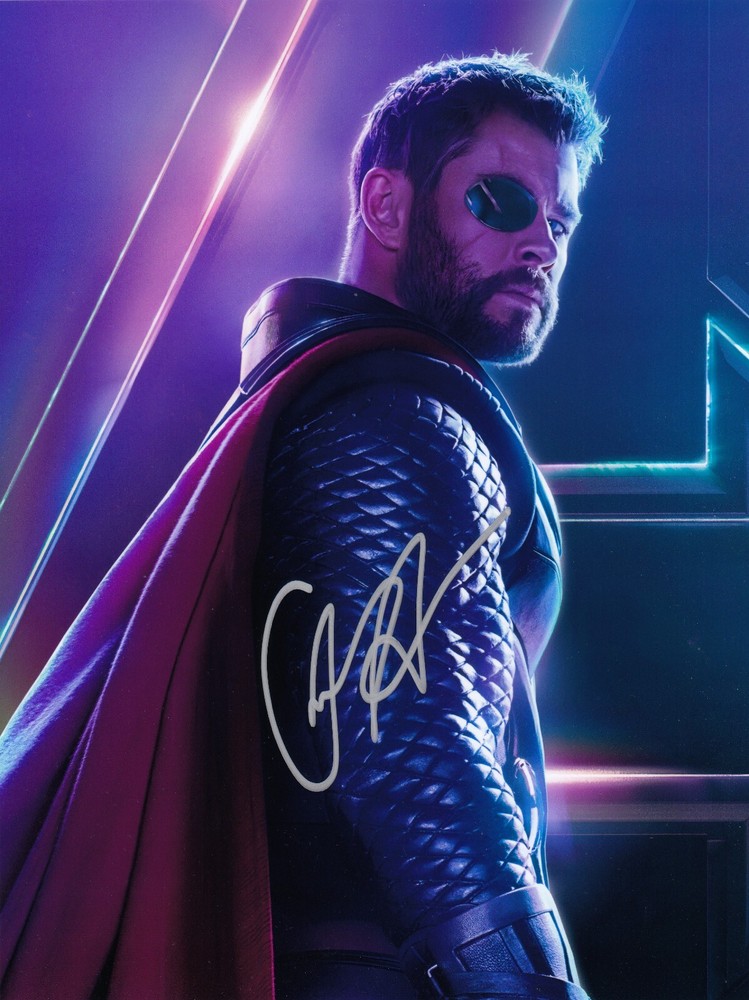 Chris Hemsworth Signed Auto 8 x 10  Photograph