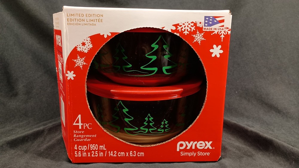 Limited Edition 4-Pc Pyrex Simply Store Christmas Tree Glass Set with Lids 4-Cup Capacity