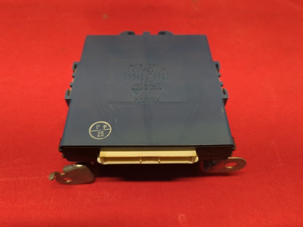 2005 Toyota Prius 1.5L Instrument Panel Power Source Control Module 89618-47011