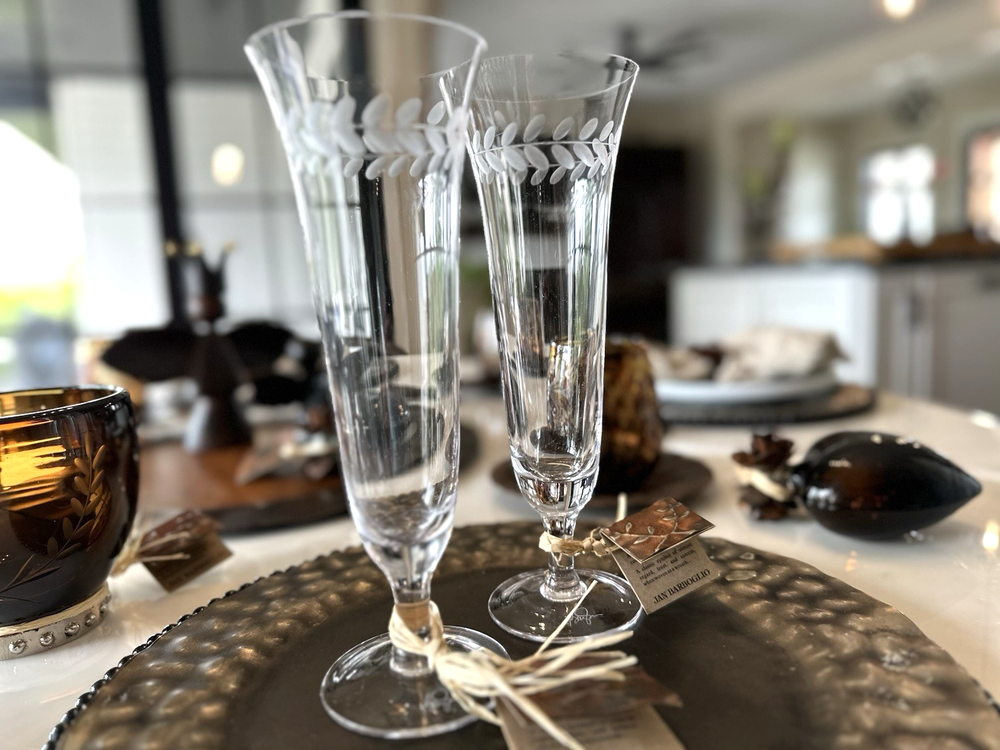 Jan Barboglio Laurel Wreath Champagne Glasses 10.5 Inch Signed Etched Retired Collectible