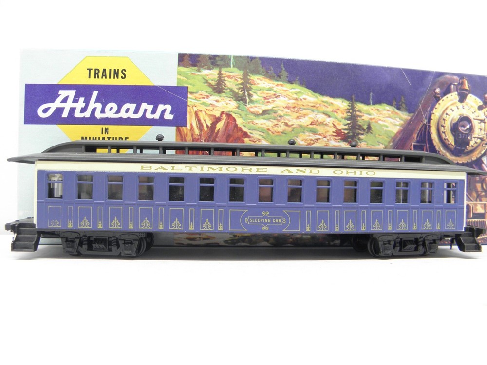 UNBRANDED MFG - SLEEPING CAR BALTIMORE & OHIO - HO SCALE- BUILT KIT